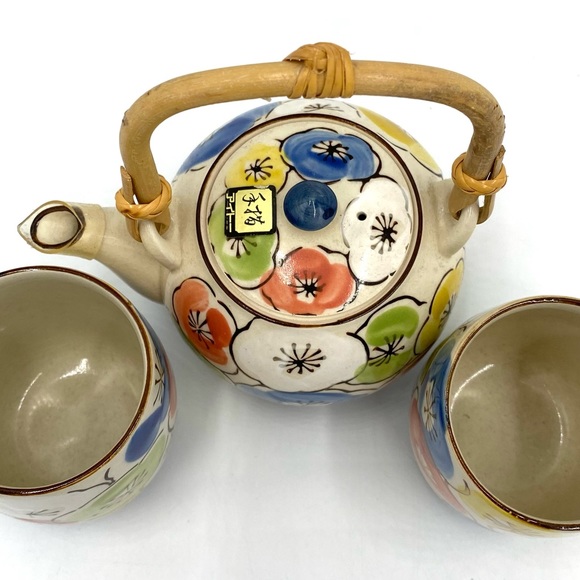 Vintage Ceramic Teapot and Two Tea Cups Floral
Colorful. - Picture 5 of 13